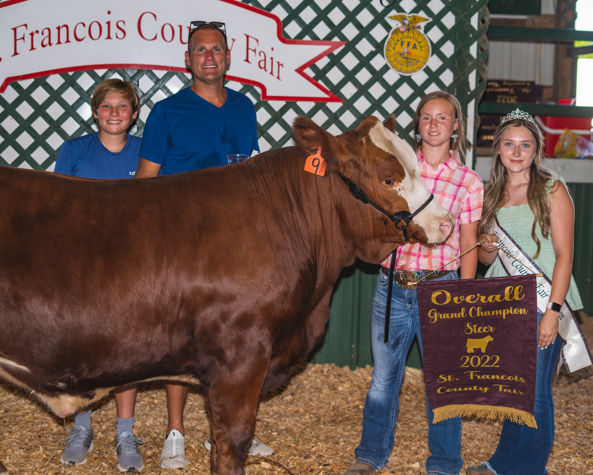 Molly Peterson receiving the Overall Grand Champion Steer 2022 reward